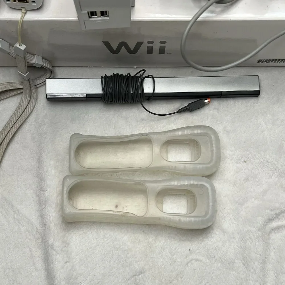 Nintendo Wii Console White Bundle Box w/ Accessories Remotes and Games RVL 001